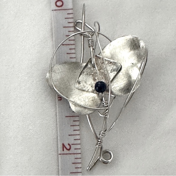 🪅 2 /$12 VTG Delicate Butterfly Lapel Pin. - Picture 6 of 8